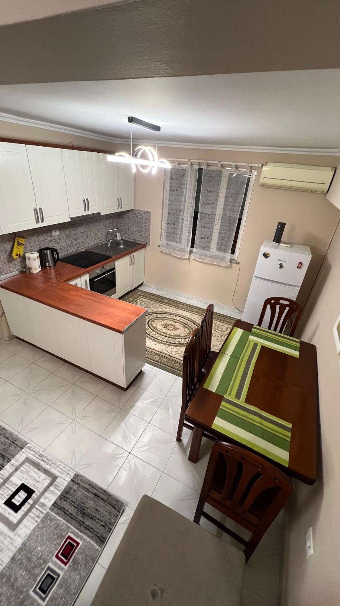 Apartment Bright & Roomy Center Tirana