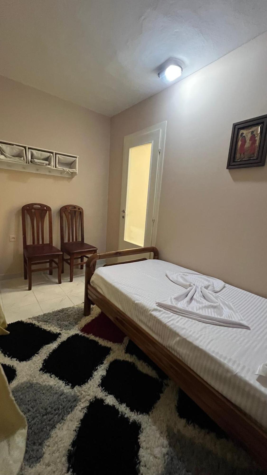 Bright & Roomy Center Apartment *
