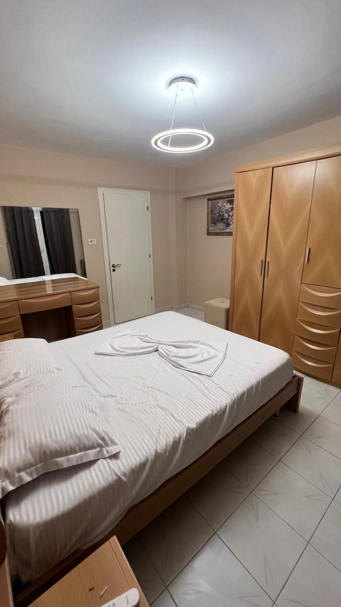 Bright & Roomy Center Apartment *
