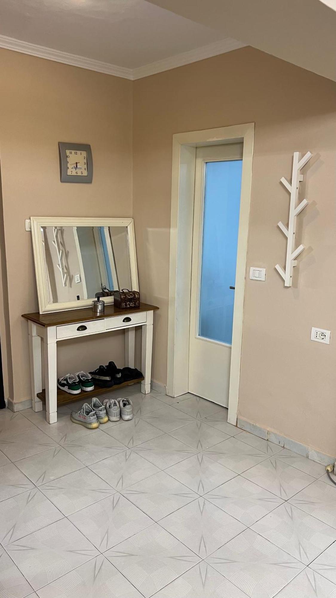 Bright & Roomy Center Apartment *